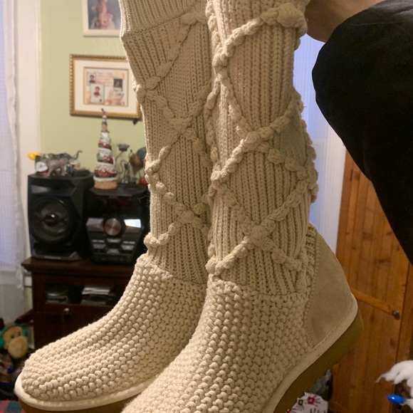 UGG AUSTRALIA Knit Boots Rare LIKE NEW CONDITION - Picture 5 of 7
